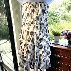 🛍️ 3/$25 WHITE HOUSE BLACK MARKET Silk Floral Strapless Tiered Ruffled Dress